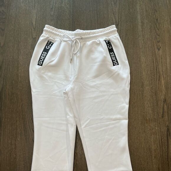 NWOT Guess White Cropped Jogger Sweatpants Size M - Picture 3 of 9